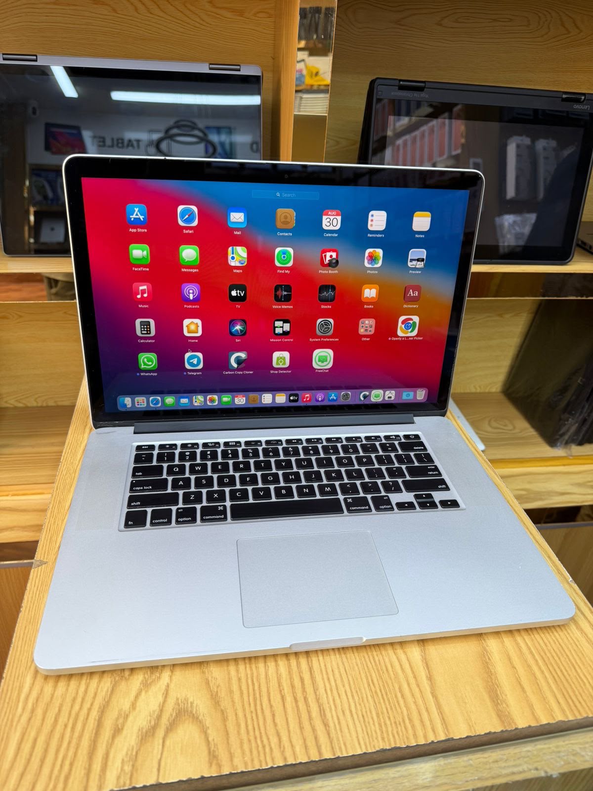 MacBook Pro 1286 ๐น RAM: 8GB ๐น Storage: 500GB HDD