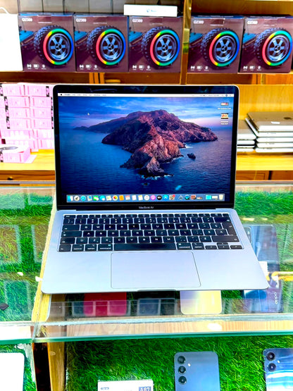 MacBook Pro 1286 🔹 RAM: 8GB 🔹 Storage: 500GB HDD