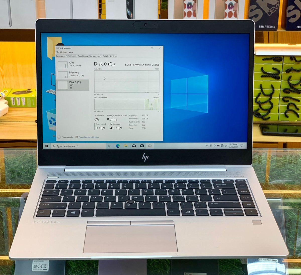 HP EliteBook open showing 256GB NVMe SSD disk info in Task Manager
